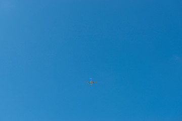 空港から飛び立つ飛行機