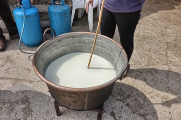 Preparazione artigianale del formaggio