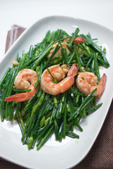 stir-fry flowering chinese chives with prawns and edamame