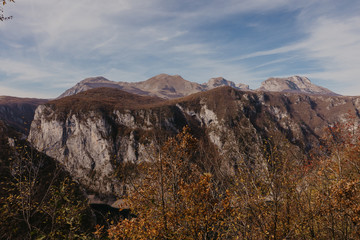 Obraz premium View of great canyon of river Piva. Location place National park Durmitor, Pluzine town, Montenegro, Balkans, Europe. Scenic image of popular travel destination.
