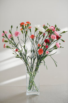 Bouquet d'oeillets dans un vase