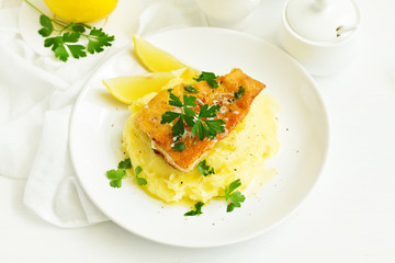 fried fish and mashed potatoes