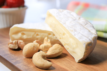 北海道カマンベールチーズとミックスナッツ