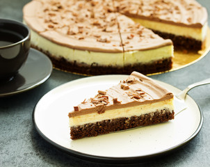 A wonderful caramel cheesecake with homemade caramel, nuts and chocolate.