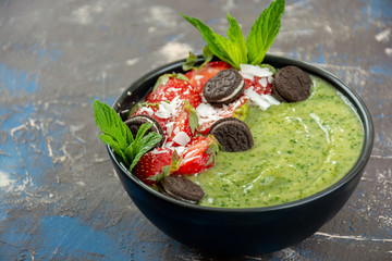 Green smoothie bowl