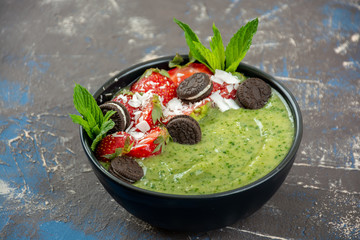 Green smoothie bowl