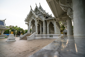Fototapeta premium Wat Kaew Korawaram or The white temple in Krabi