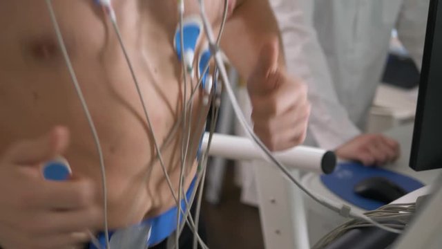 Muscular Athlete With Mask Running On Treadmill In Gym For Monitoring His Performance. Sportsman In Sports Science Lab Measuring His Performance Cardio Respiratory Test Professional Athlete