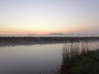 alba sul fiume