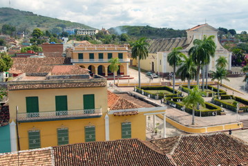 Fototapeta na wymiar Ville de Trinidad, vue sur la Plaza Mayor et les toits de la ville, Cuba, Caraîbes