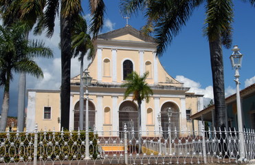 Obraz premium Ville de Trinidad, église de la Santisima, Plaza Mayor, Trinidad, Cuba, Caraîbes