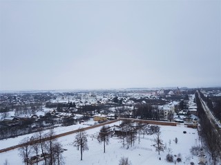 Obraz premium Panorama of Suzdal in winter. View of the bell tower of the rizopolozhensky monastery, part of the Golden Ring of Russia UNESCO object. Tourist destination. Ancient architecture.