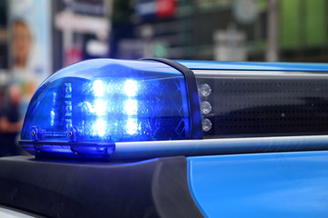 Obraz na płótnie Canvas Blaulicht an einem Polizei Einsatzwagen