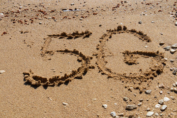 Fototapeta na wymiar 5G shape on the sand