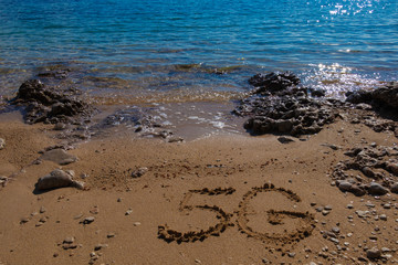 5G shape on the sand