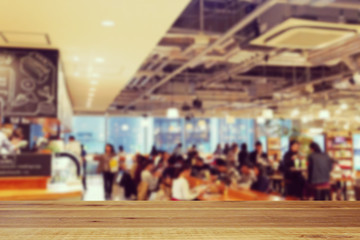 スタイリッシュなカフェの風景
