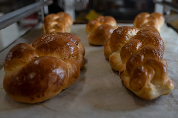 Frische Zöpfe warm aus dem Ofen