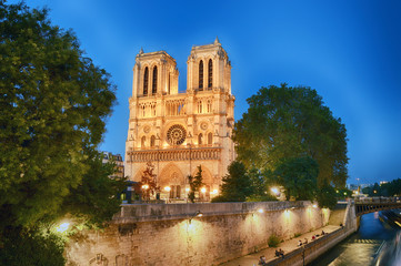 Fototapeta na wymiar Notre Dame de Paris at evening.