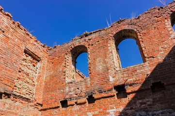The ruins of an old brick building of red brick.