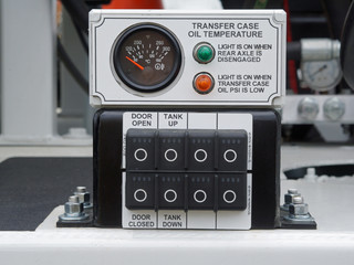 Transfer case oil temperature gauge