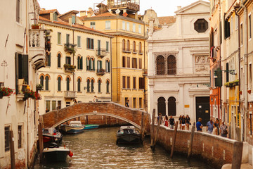 venice street gondoliers