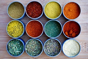 12 assorted spices in small round tins