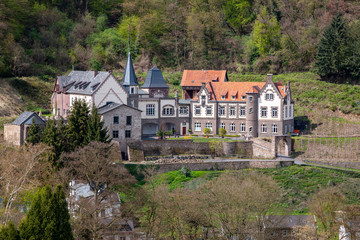 Schloss Brohleck am Tor zum Brohltal
