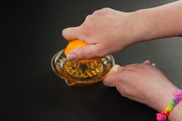 in hand manual juicer