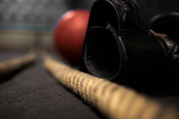 Medizinball, Boxhandschuh und Trainingsseil
