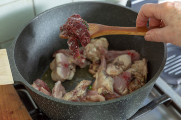 preparazione del coniglio alla cacciatora