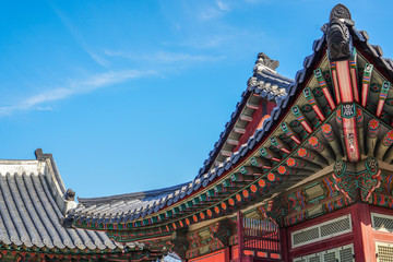 Fototapeta na wymiar beautiful korean temple architecture with blue skies