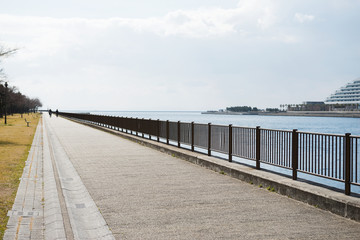 Fototapeta premium 海辺の道公園
