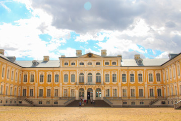 Fototapeta na wymiar Rundale palace in Latvia. It is made in baroque style. Famous attraction place for tourists. Rundale palace in Latvia.Blue cloudy sky. It is made in baroque