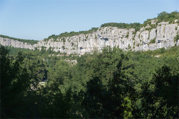 falaises de calcaire au sud de la France