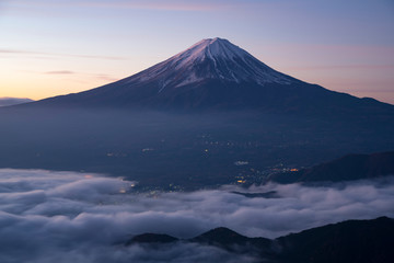新道峠より朝の富士山を望む