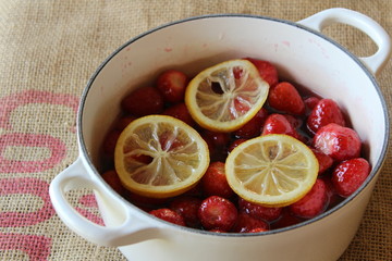 いちごジャム作り