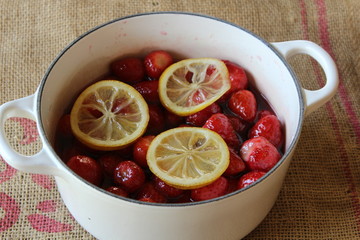 いちごジャム作り