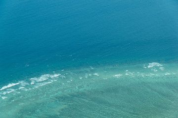 Obraz premium Brandungswellen am Riff von Lady Elliot Island im Korallenmeer von Australien
