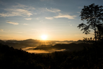 Obraz premium sunrise over mountain
