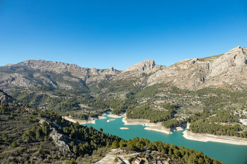 Obraz premium Wild nature with blue waters mountains and river near the castle of Guadalest in Alicante, Spain