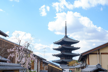 Obraz premium 八坂の塔 京都祇園