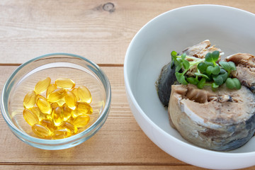 鯖の缶詰とDHAのサプリメント