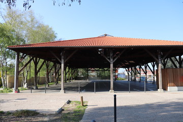 VILLAGE DE MIONS - RHONE - HALLE DU MARCHE 