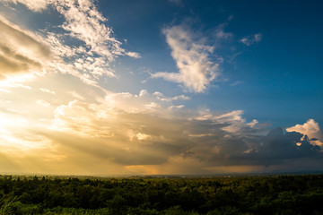 Obraz premium colorful dramatic sky with cloud at sunset.