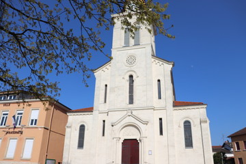 Fototapeta premium EGLISE SAINTE MADELEINE CONSTRUITE EN 1860 - VILLAGE DE MIONS - DEPARTEMENT DU RHONE - FRANCE