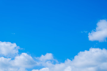 【写真素材】 青空　空　雲　春の空　背景　背景素材　4月　コピースペース