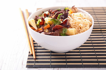noddles, vegetable and beef- asia food