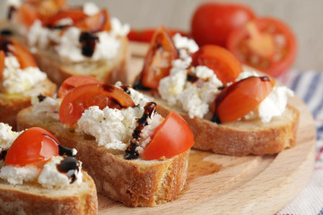 Sandwiches with tomatoes, homemade cheese, olive oil and balsamic sauce