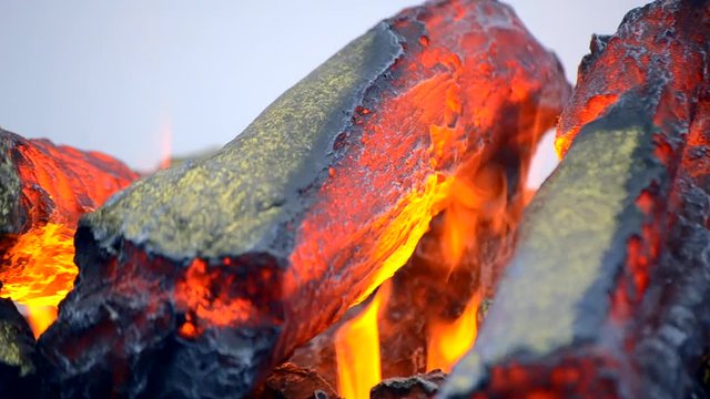 Electric fireplaces with built-in evaporator converts water into steam,