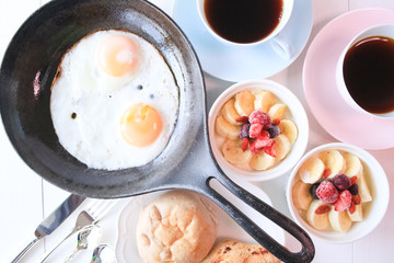 Breakfast in the life of two people　2人の生活の中の朝食